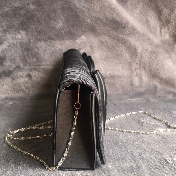 𝅺WHITTALL & Shon Black Rhinestone‎ brooch with a bow clutch or shoulder purse - Picture 3 of 11